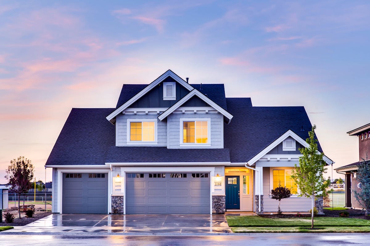 Combining your home and auto policies can benefit you with discounts that help you save and additional coverage options to make your life easier.